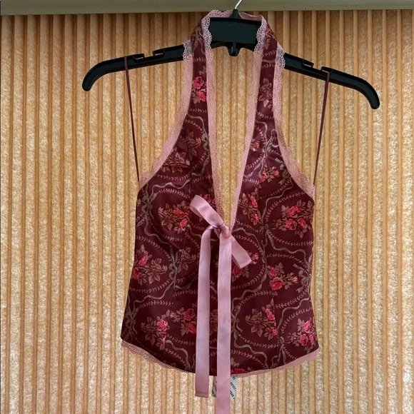 Kimchi Blue Urban
Outfitters Farrah Halter Tank - Picture 2 of 4